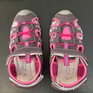 Apakowa kids sandals